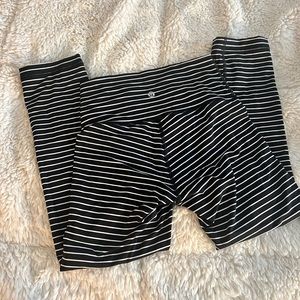 Like new lululemon wunder under striped crop leggings